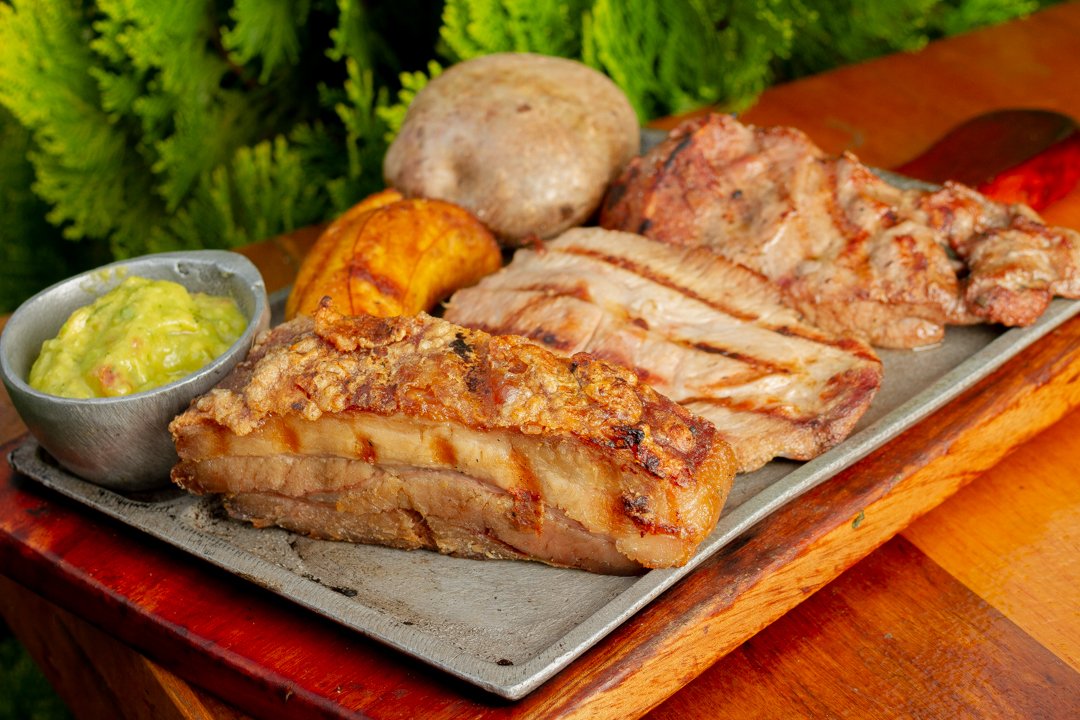 Mixto Costilla Enchicharronada - especialidad de Balsamico